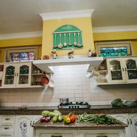 Rock Cliff Home Stay Шиллонг Экстерьер фото