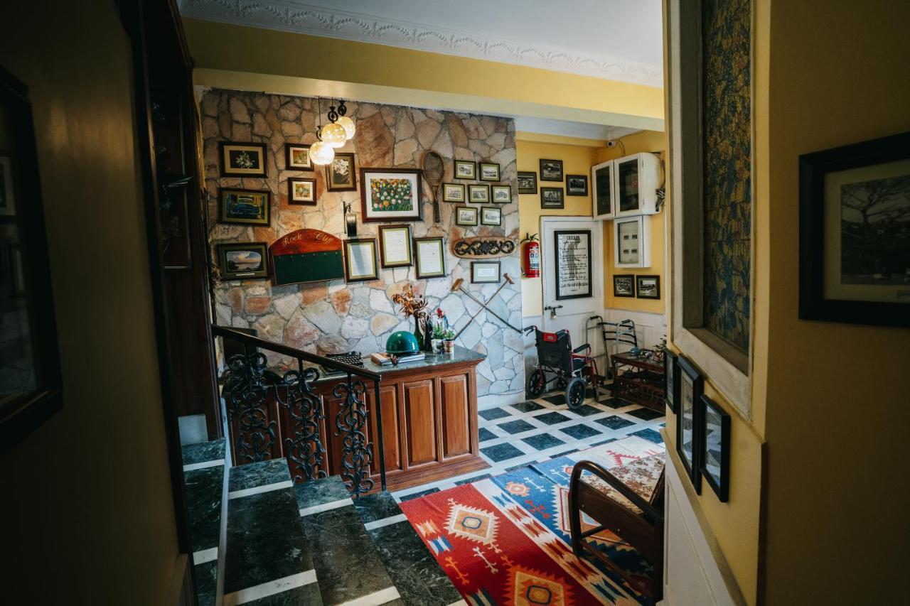 Rock Cliff Home Stay Шиллонг Экстерьер фото