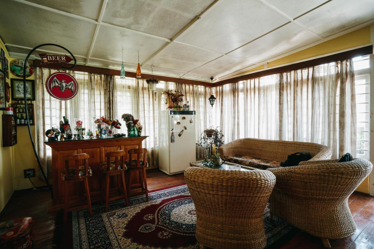Rock Cliff Home Stay Шиллонг Экстерьер фото