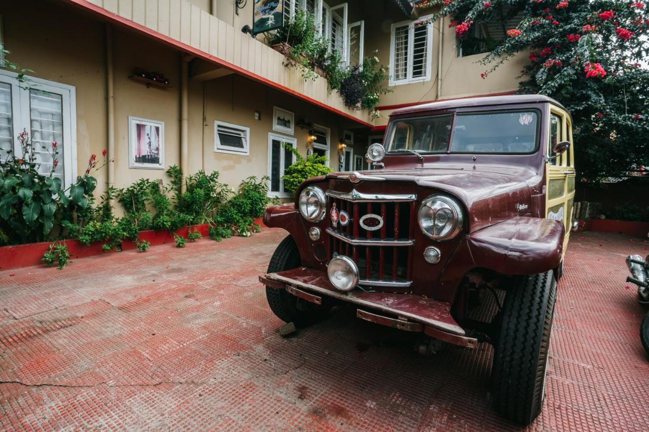 Rock Cliff Home Stay Шиллонг Экстерьер фото