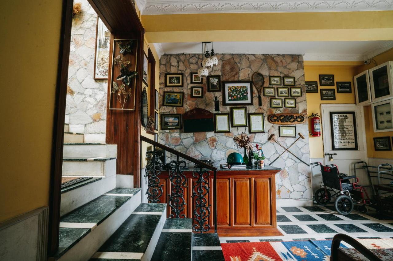 Rock Cliff Home Stay Шиллонг Экстерьер фото