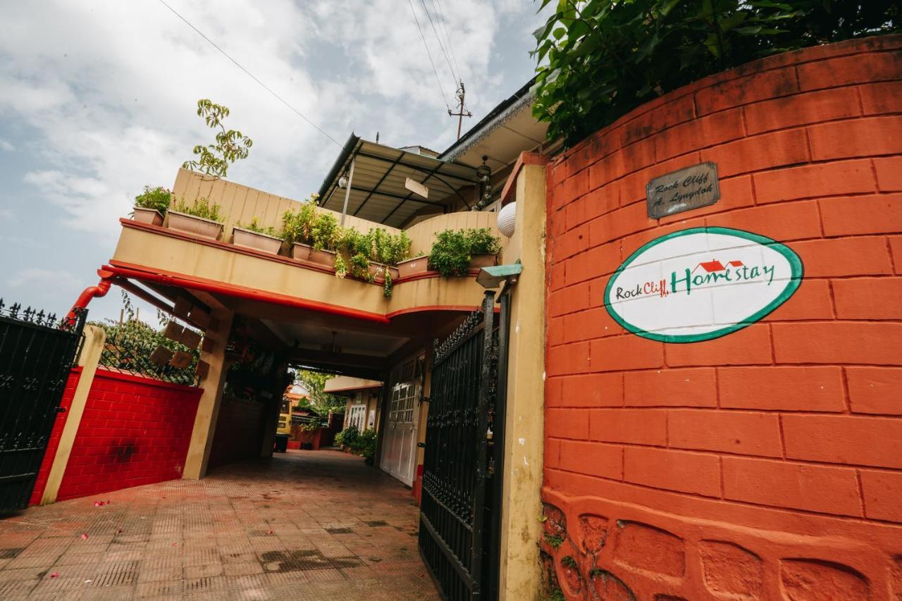 Rock Cliff Home Stay Шиллонг Экстерьер фото