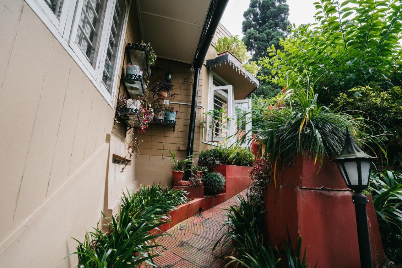 Rock Cliff Home Stay Шиллонг Экстерьер фото