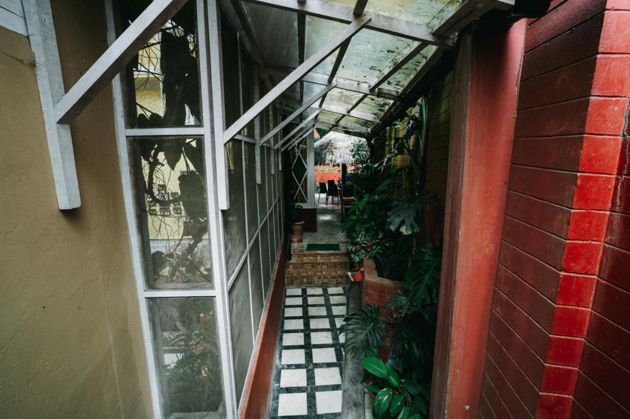 Rock Cliff Home Stay Шиллонг Экстерьер фото