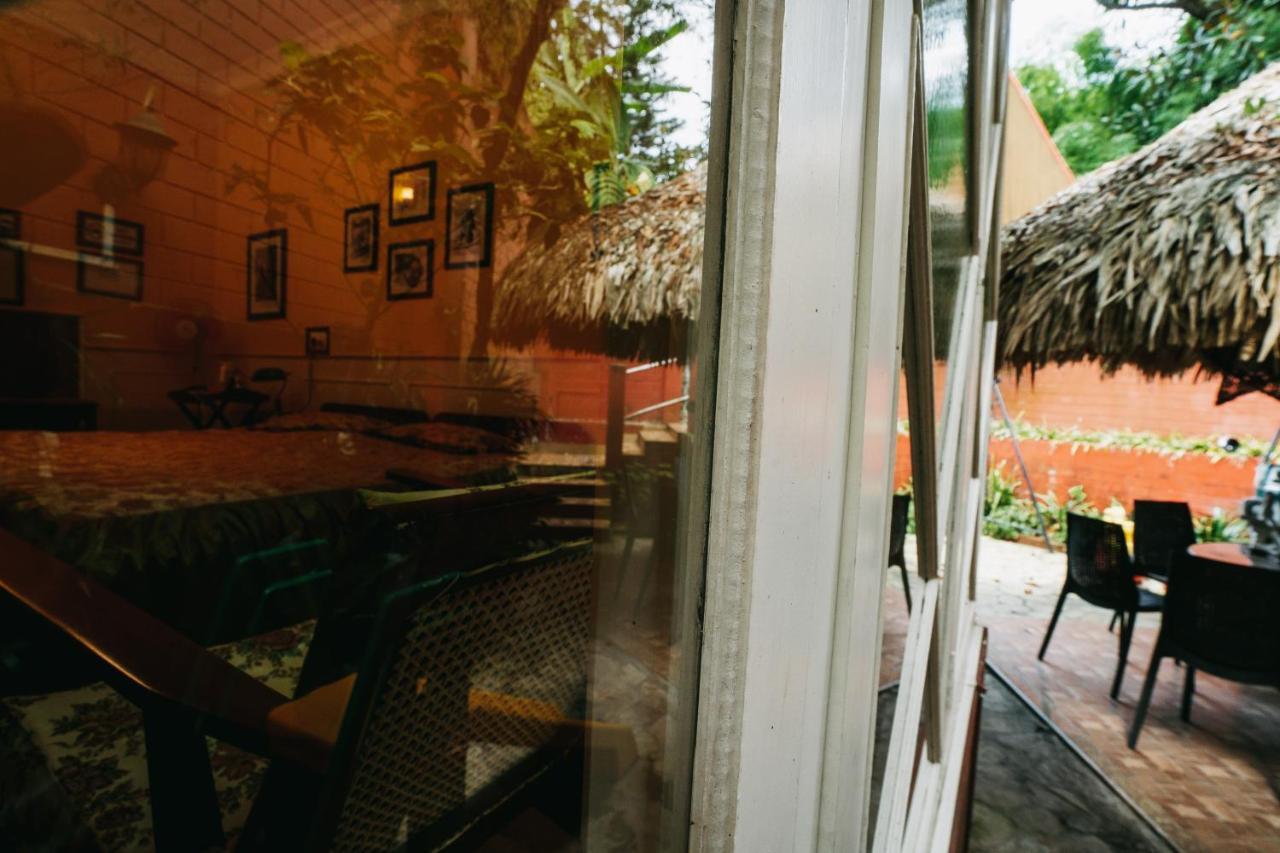 Rock Cliff Home Stay Шиллонг Экстерьер фото