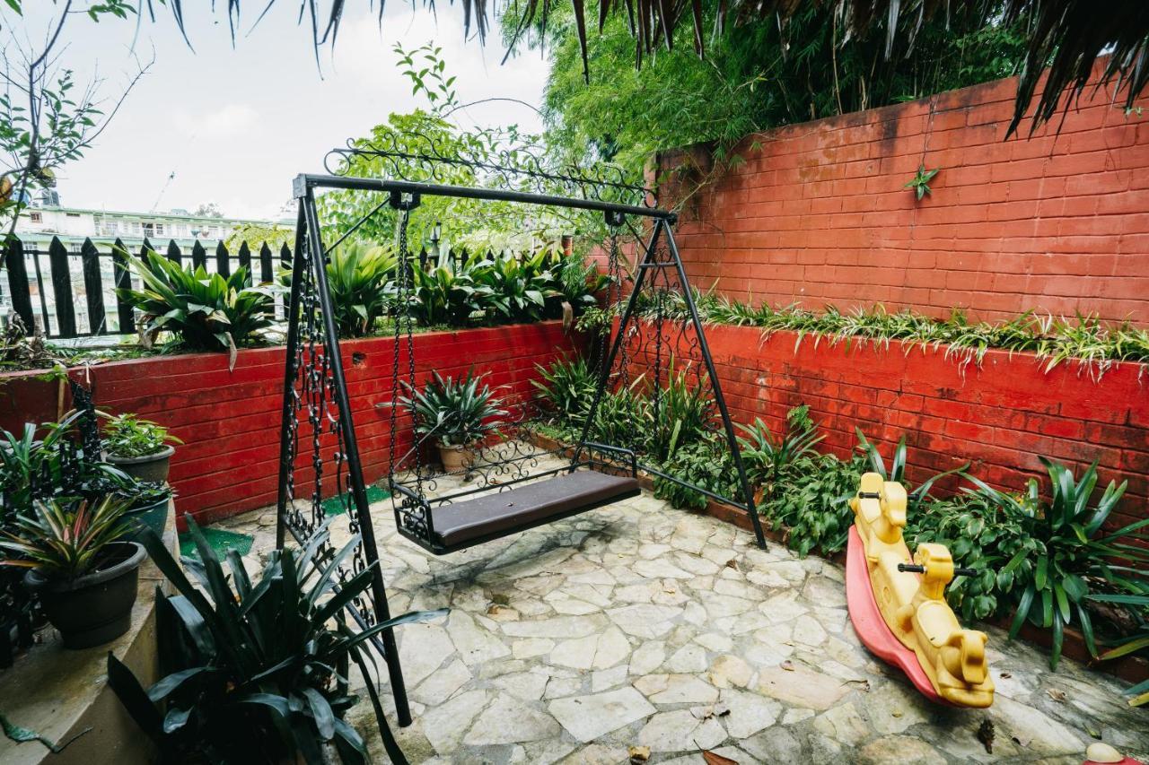 Rock Cliff Home Stay Шиллонг Экстерьер фото