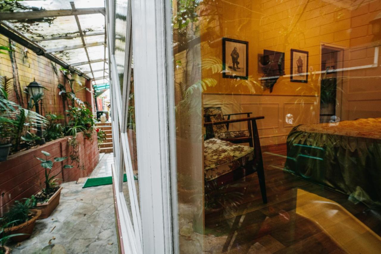 Rock Cliff Home Stay Шиллонг Экстерьер фото