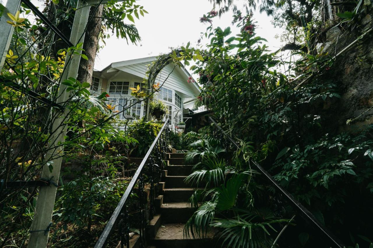 Rock Cliff Home Stay Шиллонг Экстерьер фото