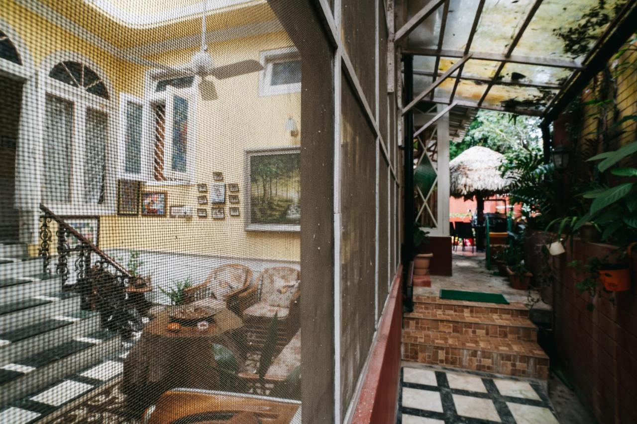 Rock Cliff Home Stay Шиллонг Экстерьер фото