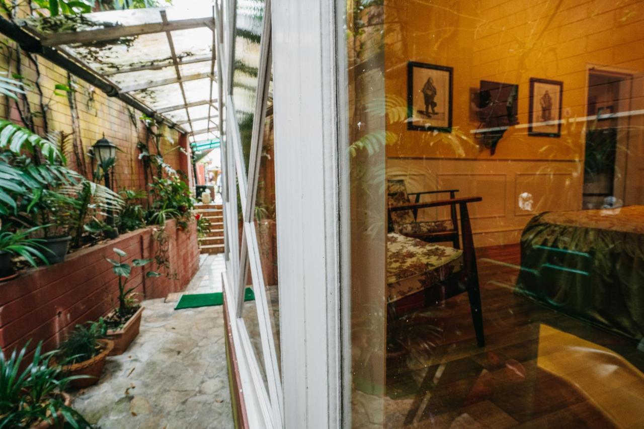 Rock Cliff Home Stay Шиллонг Экстерьер фото