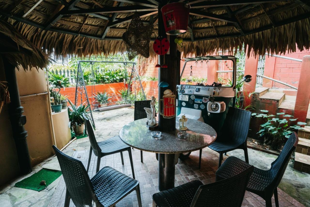 Rock Cliff Home Stay Шиллонг Экстерьер фото